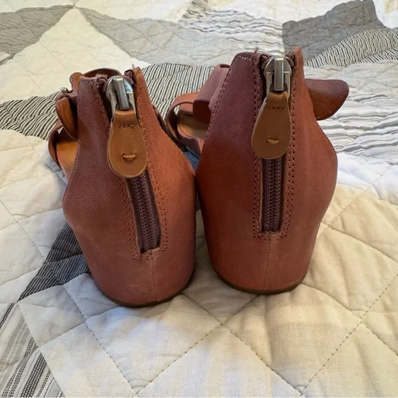 Gentle Souls Weathered PinkWedge Sandals - Picture 4 of 9